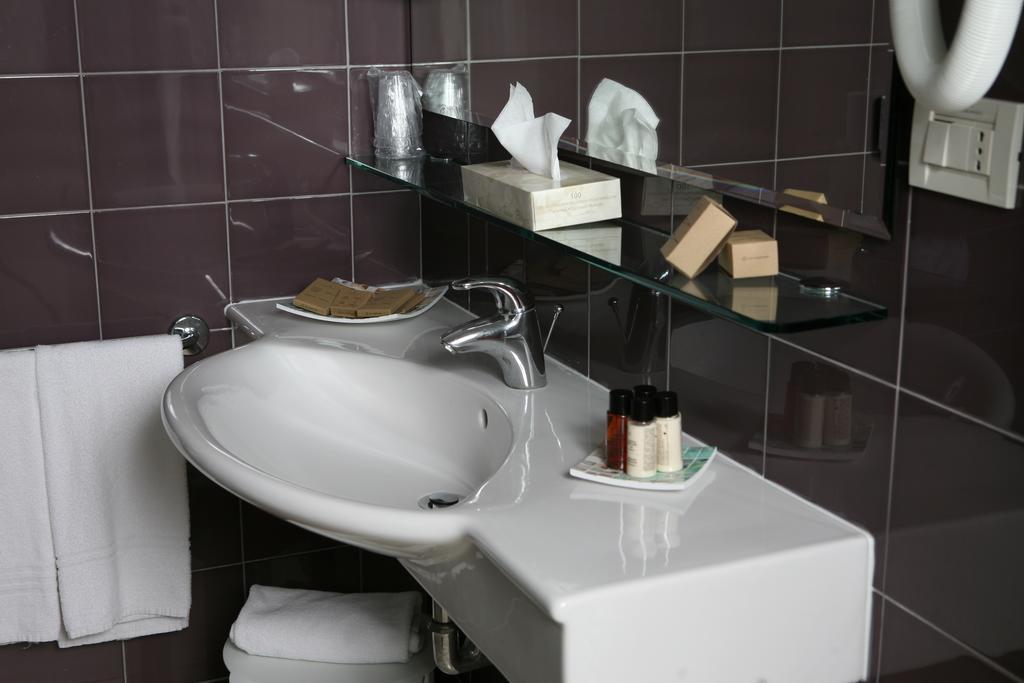 Hotel Michelangelo ميلانو ماريتيما المظهر الخارجي الصورة